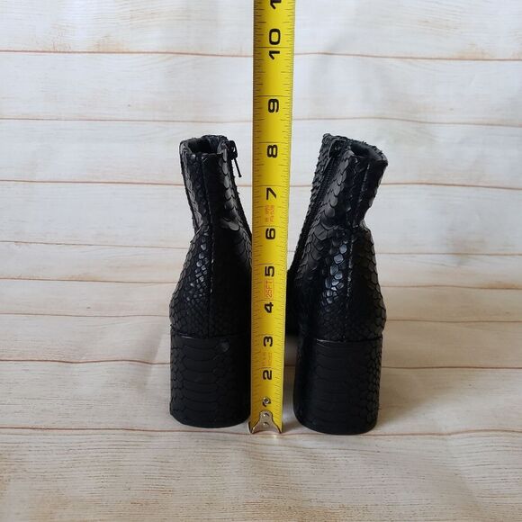 Steve Madden Crocodile Look Black Ankle Boots Booties Block Heel Women's Size 8M - Picture 12 of 15